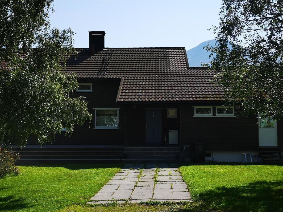 Romsdalseggen Lodge Isfjorden Exterior photo